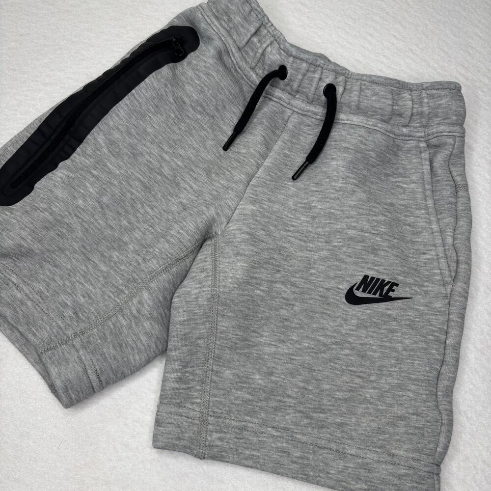 Nike Sportswear Fleece Shorts Mens XS Gray Black Zip Pocket Drawstring
